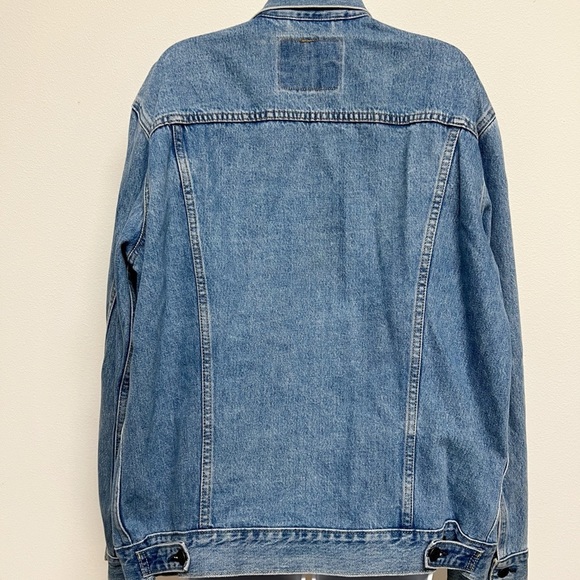 Levis Mens Medium Wash Button Up Altered Denim Worn In Trucker Jacket Size XL - Picture 11 of 12